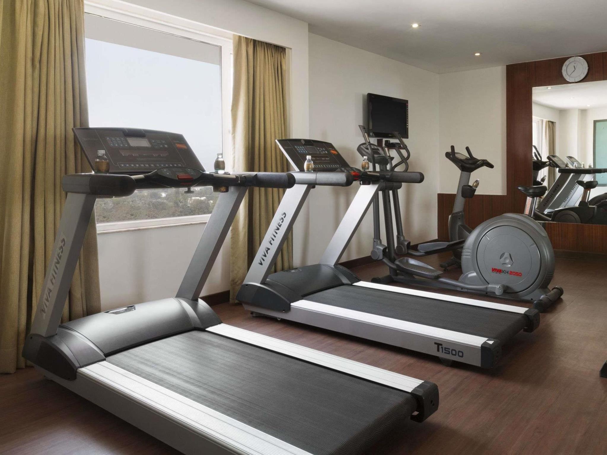 Ramada Ahmedabad Hotel ภายนอก รูปภาพ