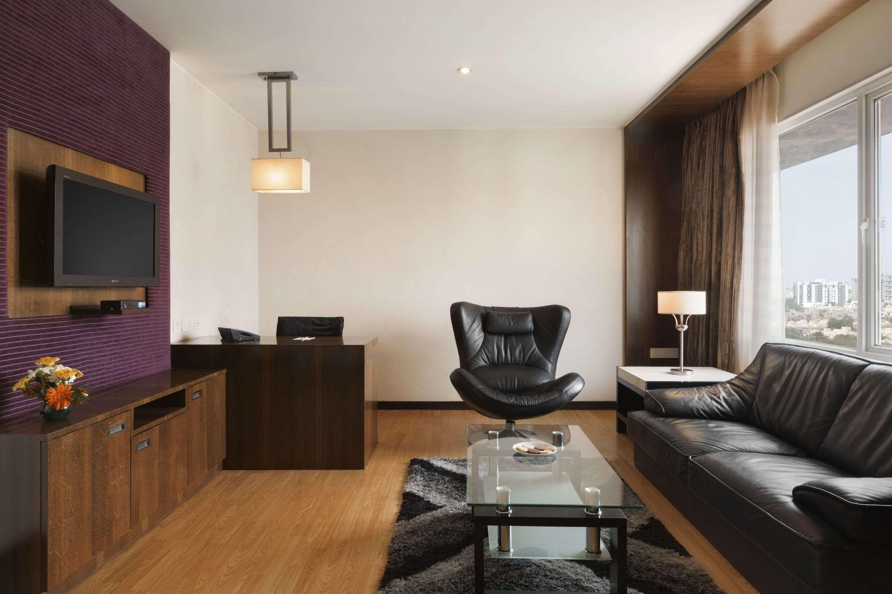 Ramada Ahmedabad Hotel ภายนอก รูปภาพ