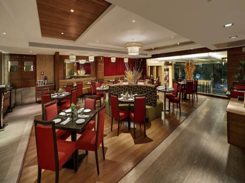 Ramada Ahmedabad Hotel ภายนอก รูปภาพ