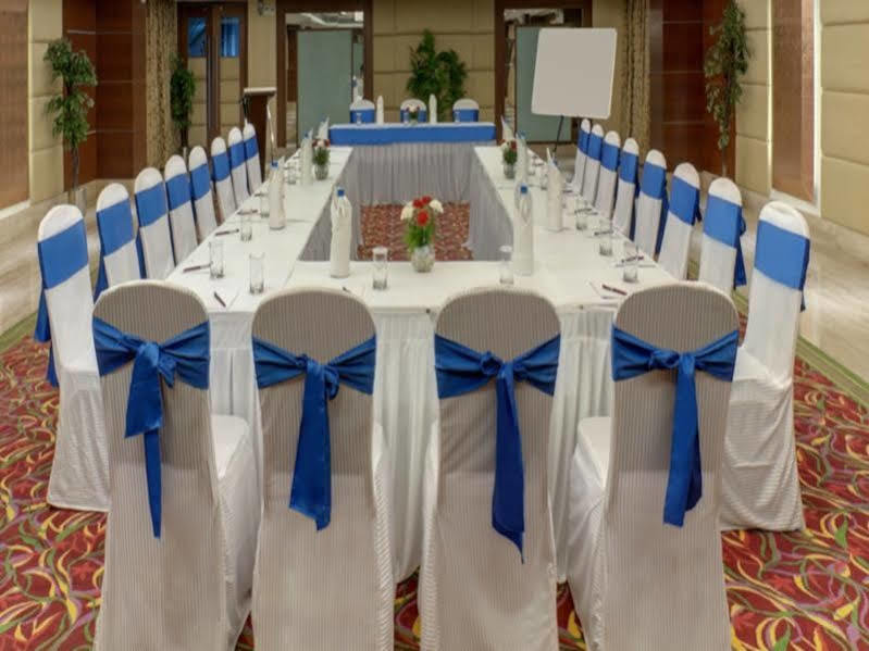 Ramada Ahmedabad Hotel ภายนอก รูปภาพ