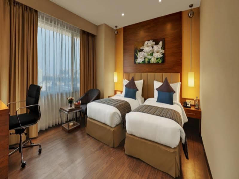 Ramada Ahmedabad Hotel ภายนอก รูปภาพ