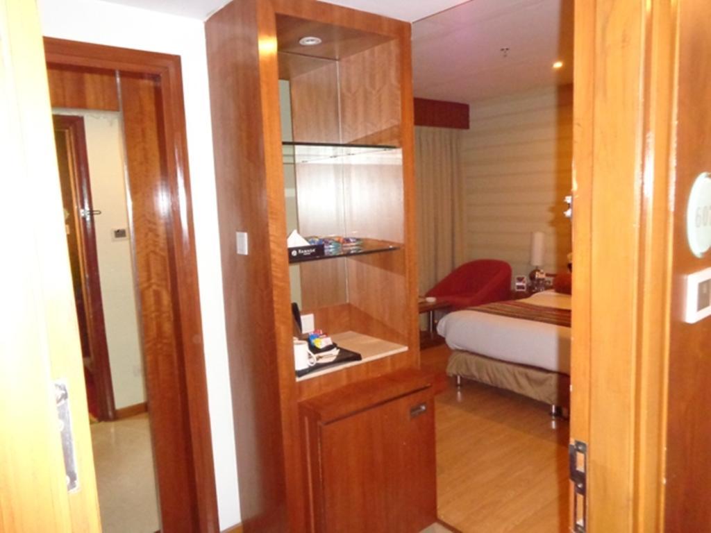 Ramada Ahmedabad Hotel ภายนอก รูปภาพ