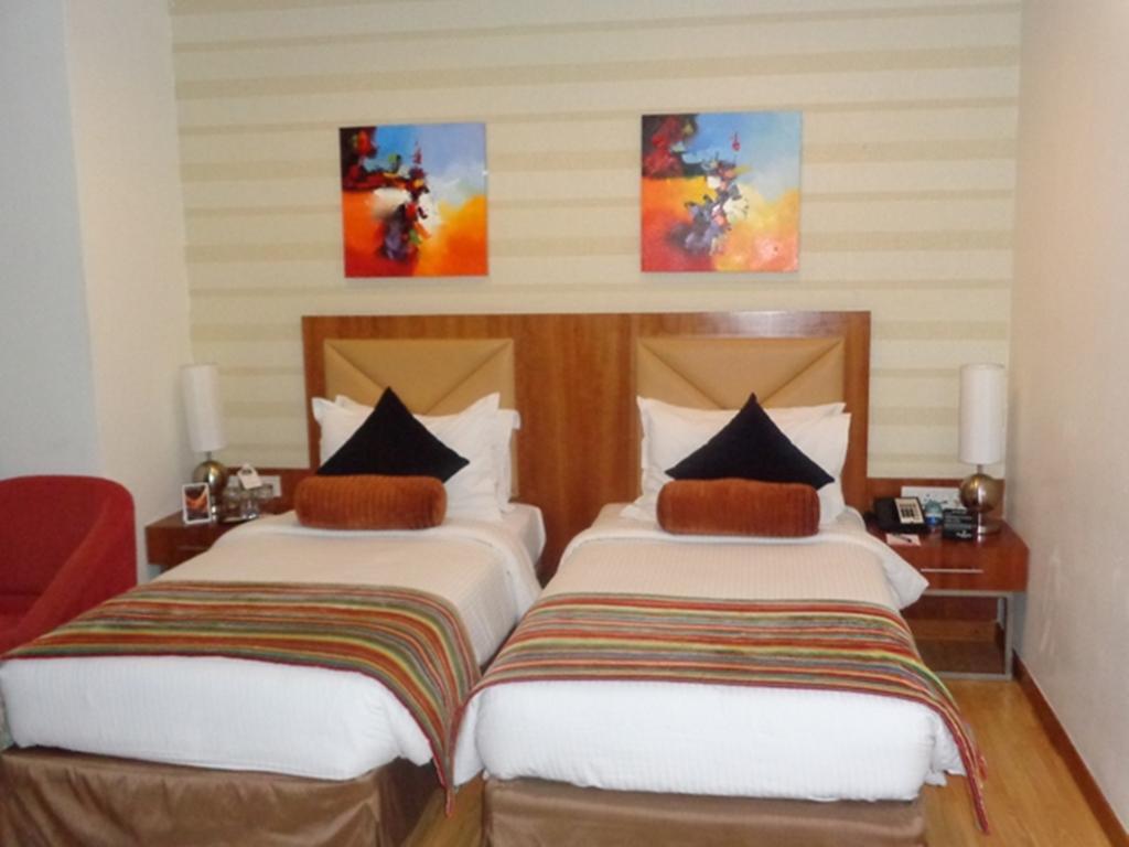 Ramada Ahmedabad Hotel ภายนอก รูปภาพ