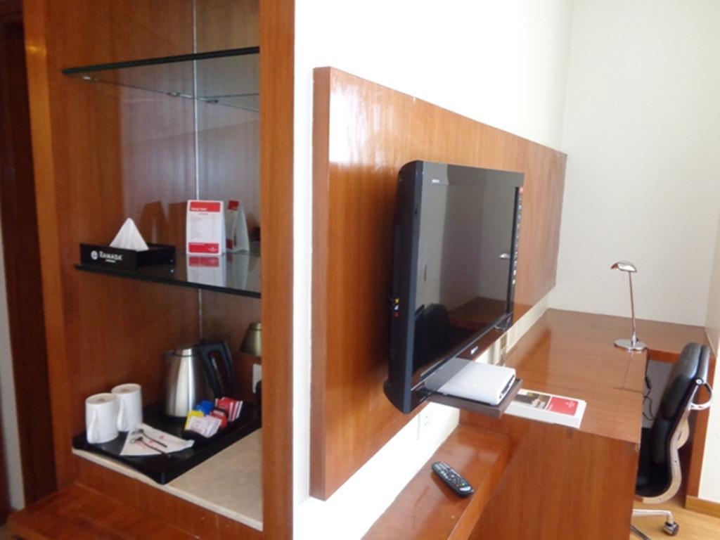 Ramada Ahmedabad Hotel ภายนอก รูปภาพ