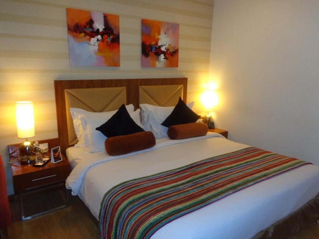 Ramada Ahmedabad Hotel ภายนอก รูปภาพ