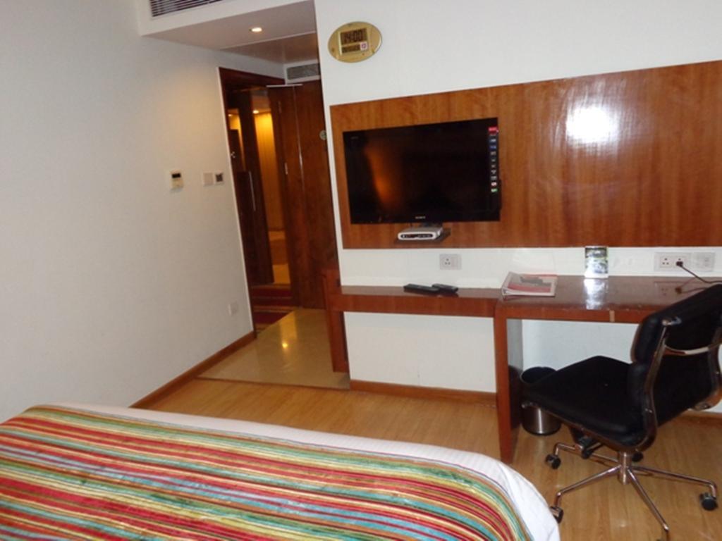 Ramada Ahmedabad Hotel ภายนอก รูปภาพ