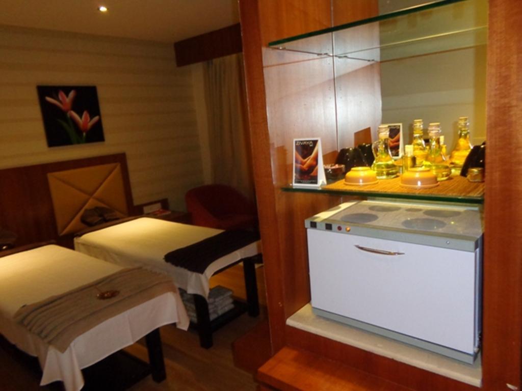 Ramada Ahmedabad Hotel ภายนอก รูปภาพ