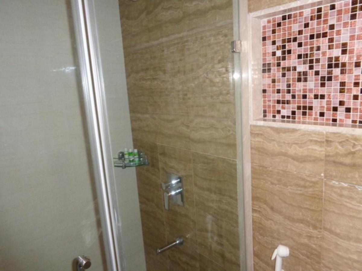 Ramada Ahmedabad Hotel ภายนอก รูปภาพ