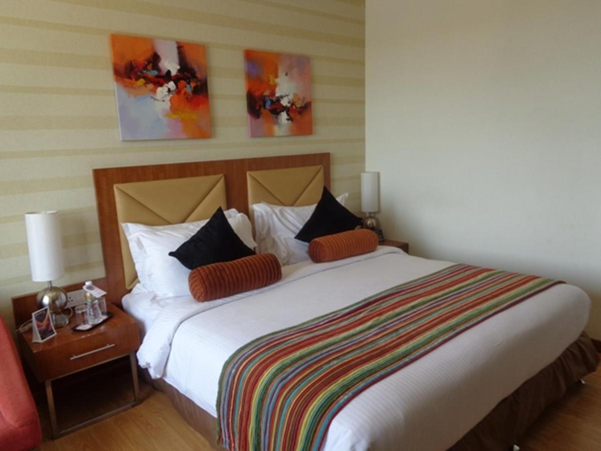Ramada Ahmedabad Hotel ภายนอก รูปภาพ