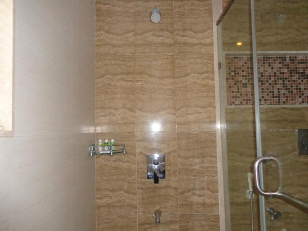 Ramada Ahmedabad Hotel ภายนอก รูปภาพ